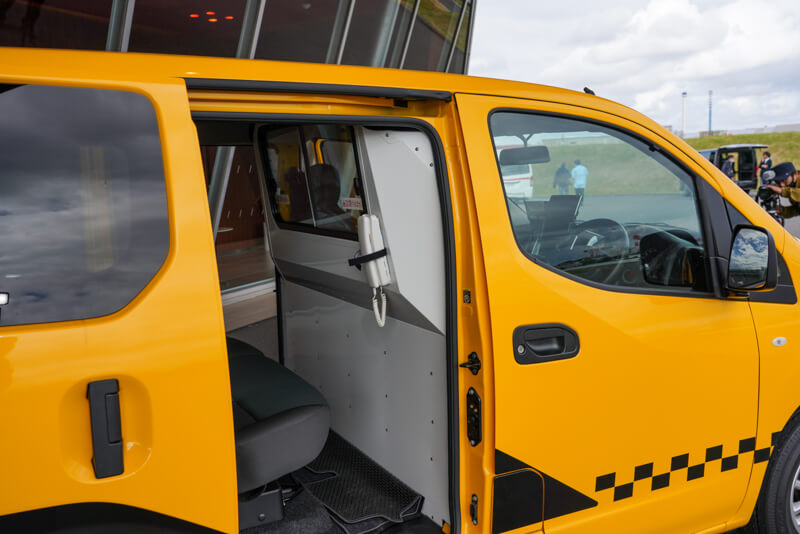 日産 NV200バネット軽症感染症患者 搬送車
