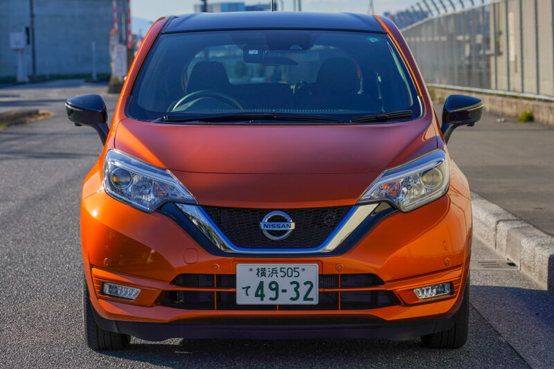 2代目 日産 ノート e-POWER X ブラックアロー フロントマスク