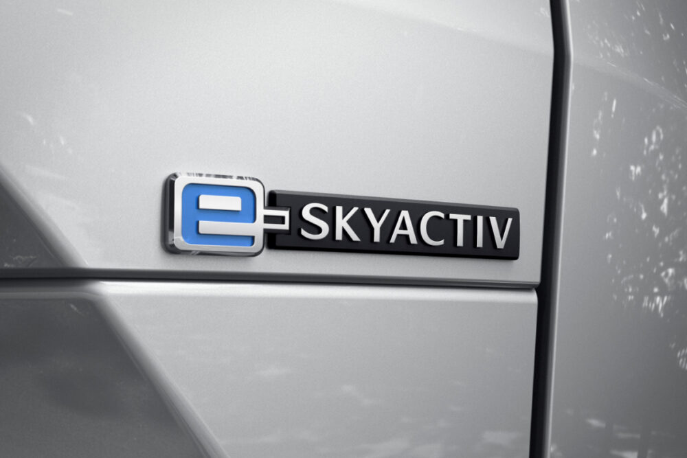 MX-30のe-SKYACTIV バッジ