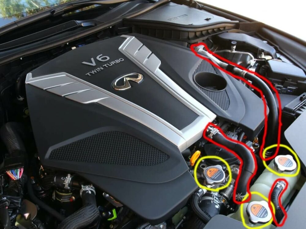 インフィニティ Q60のエンジンルーム