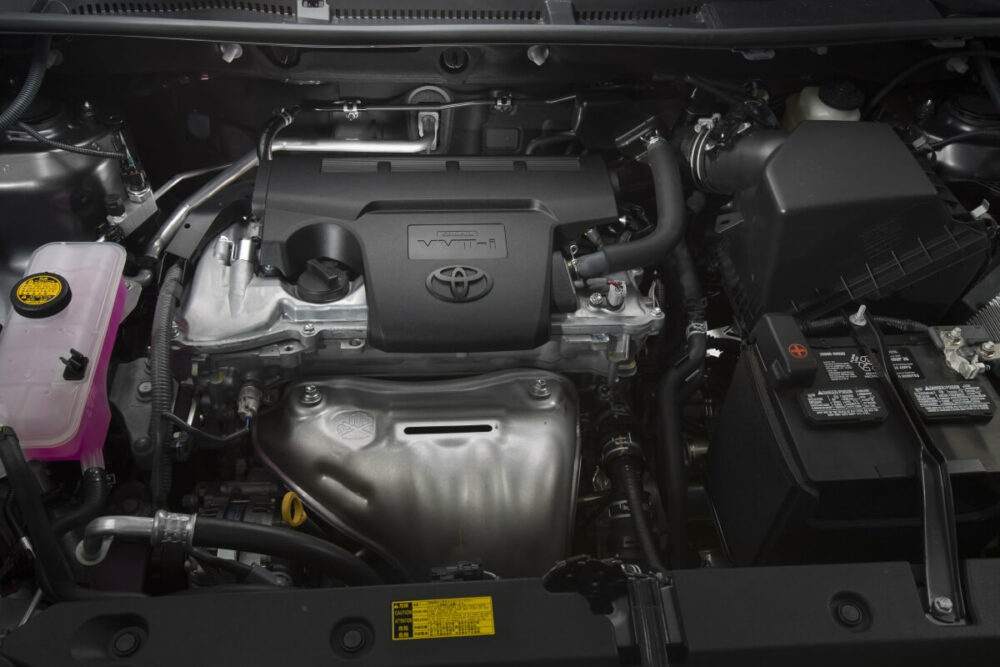 トヨタ RAV4 2013年モデル(北米仕様)のエンジンルーム
