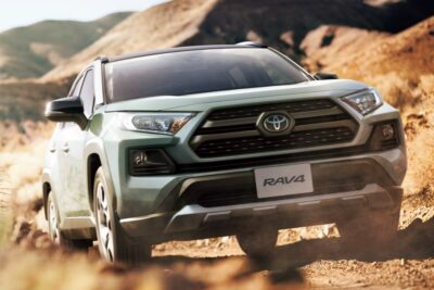 トヨタ RAV4/RAV4 PHV完全情報!おすすめグレードや人気カラー、スペックなどを解説