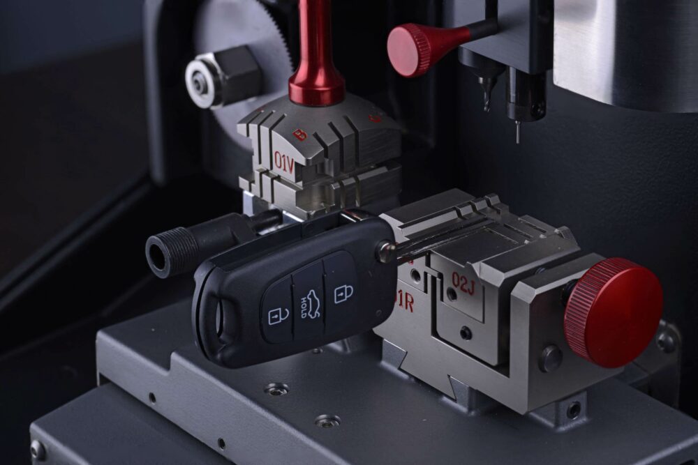 車の鍵やスマートキーを紛失したら 探し方やスペアキーの作り方 料金を解説 エンタメウィーク