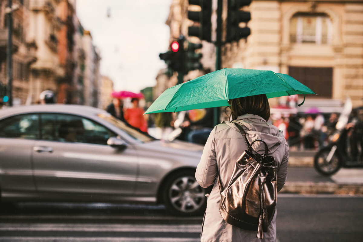 梅雨到来 雨の日の運転で気をつけることは 簡単にできる対策や便利アイテム Moby モビー