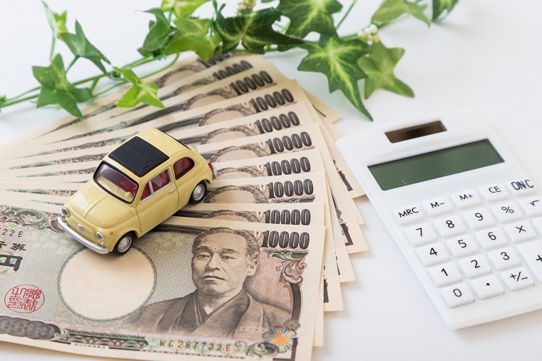 車と電卓とお札
