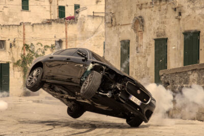 10月1日公開の映画『007／ノー・タイム・トゥ・ダイ』にジャガー「XF」が登場！熱いカーチェイスを披露
