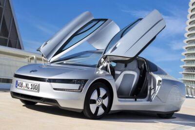 燃費がリッター100キロ超え！？2011年登場「VW XL1」、なんと市販化も！