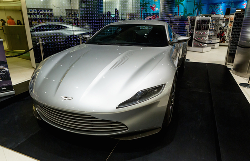 アストンマーチン DB10
