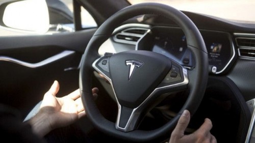 テスラ 自動運転 イメージ