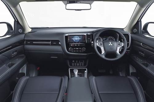三菱 アウトランダーPHEV 2015年型 内装