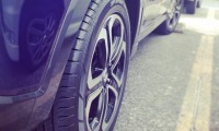 車のホイールがツライチとは?面一のやり方や車検での注意点まで