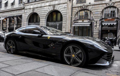フェラーリ F12ベルリネッタ