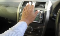 車のエアコンの臭いは大丈夫?車のエアコンフィルターの交換方法を徹底解説!