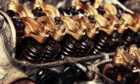 車のエンジンの仕組み|ギア・クラッチの動きやクランクなど徹底解説