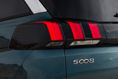 新型 プジョー 5008