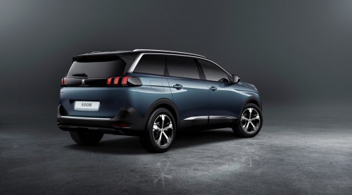 新型 プジョー5008