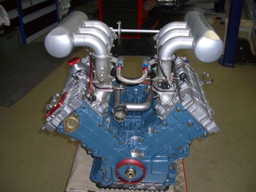 V6エンジンとは 高級車に多く採用されるv型6気筒エンジン しかし