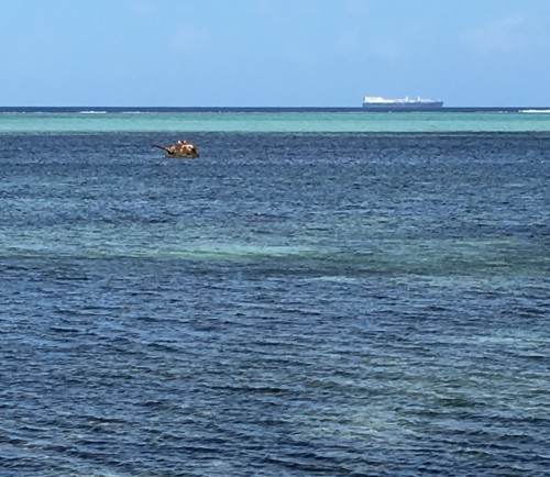 フィリピン海に浮かぶ戦車