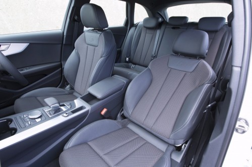アウディ A4 アバント 新型 内装