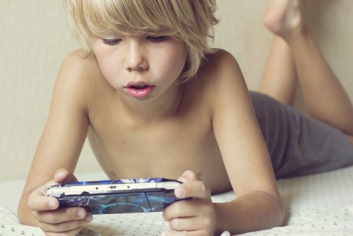 PSP ゲーム 遊ぶ 少年