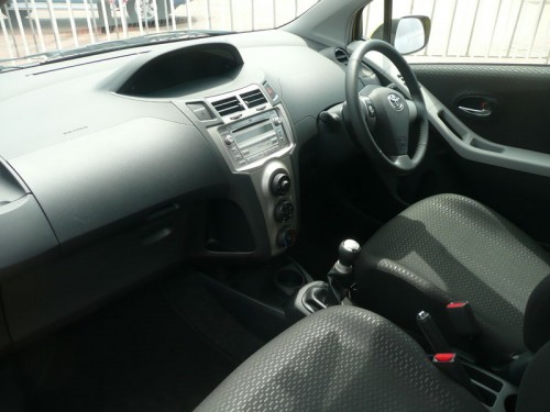 トヨタ ヴィッツ トヨタ ヤリス RS 後期型 内装