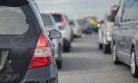 【2018年GW高速渋滞予想】最大の渋滞ポイントや発生する日時は?渋滞回避テクや便利グッズも紹介