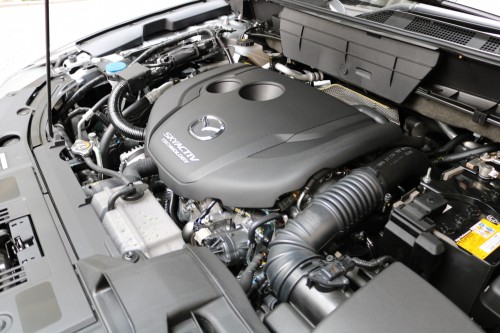 新型 CX-5 SKYACTIVE-D エンジンルーム