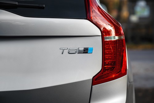 ボルボ 新型xc90は新たなる象徴 価格や燃費 試乗評価にディーゼルについてまで Moby モビー ボルボ 新型xc90は新たなる象徴 価格や燃費 試乗評価にディーゼルについてまで Moby モビー