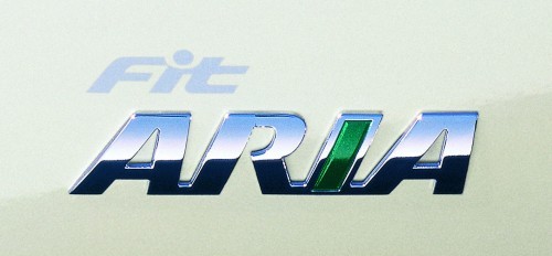 ホンダ フィットアリア エンブレム