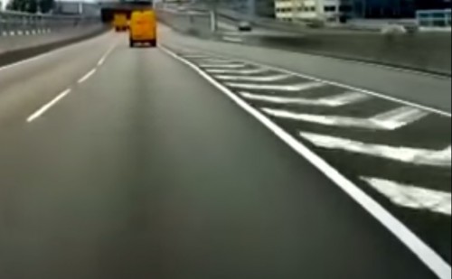 片輪走行