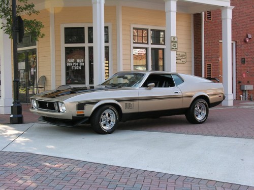 73年型フォード・マスタングMach1