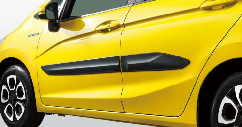 ホンダ新型フィット 純正カスタムパーツ ボディサイドモール