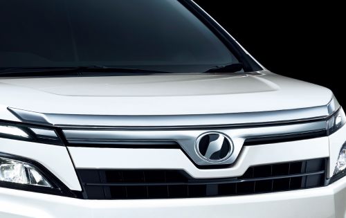 トヨタ 新型ヴォクシー モデリスタフードガーニッシュ