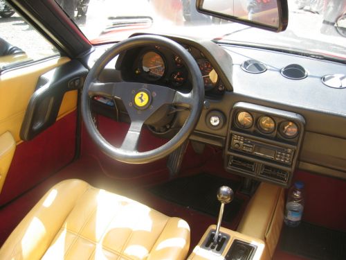 フェラーリ 328GTS 内装 1985年