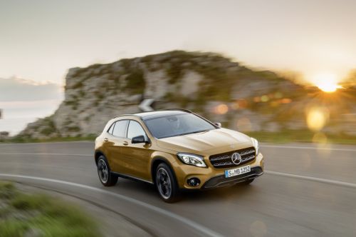 メルセデスベンツ GLA220d 4MATIC 欧州仕様