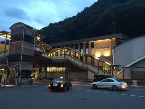 箱根湯本駅周辺のおすすめ駐車場8選 予約可否と混雑状況や無料サービスについても Moby モビー