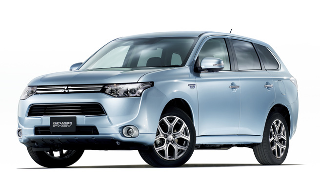 三菱 アウトランダーPHEV 2013