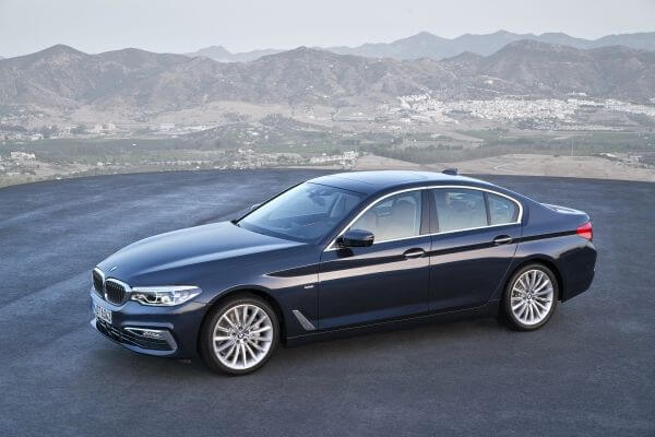 BMW 5シリーズ ラグジュアリー セダン 2016