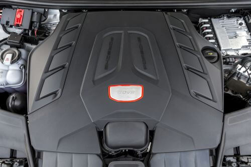 ポルシェ 新型 カイエンターボ V型8気筒エンジン 2017