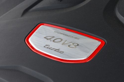 ポルシェ 新型 カイエンターボ V型8気筒エンジン 2017