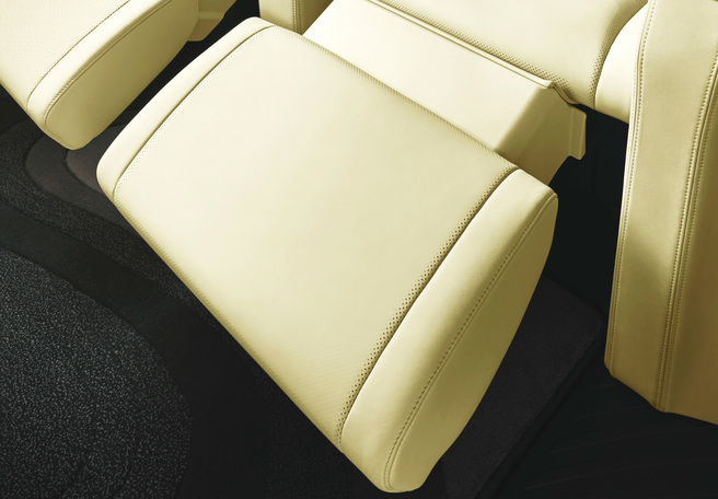 専用VIPシート_パワーオットマン