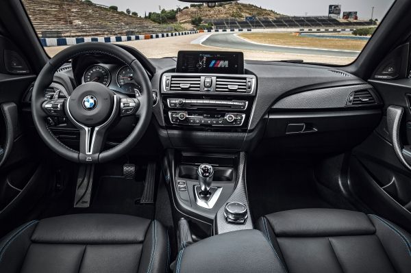 BMW M2クーペ 内装 2015