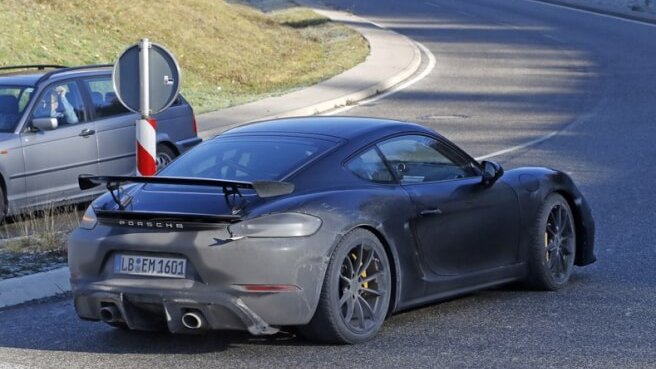 ポルシェ ケイマンGT4 スパイショット