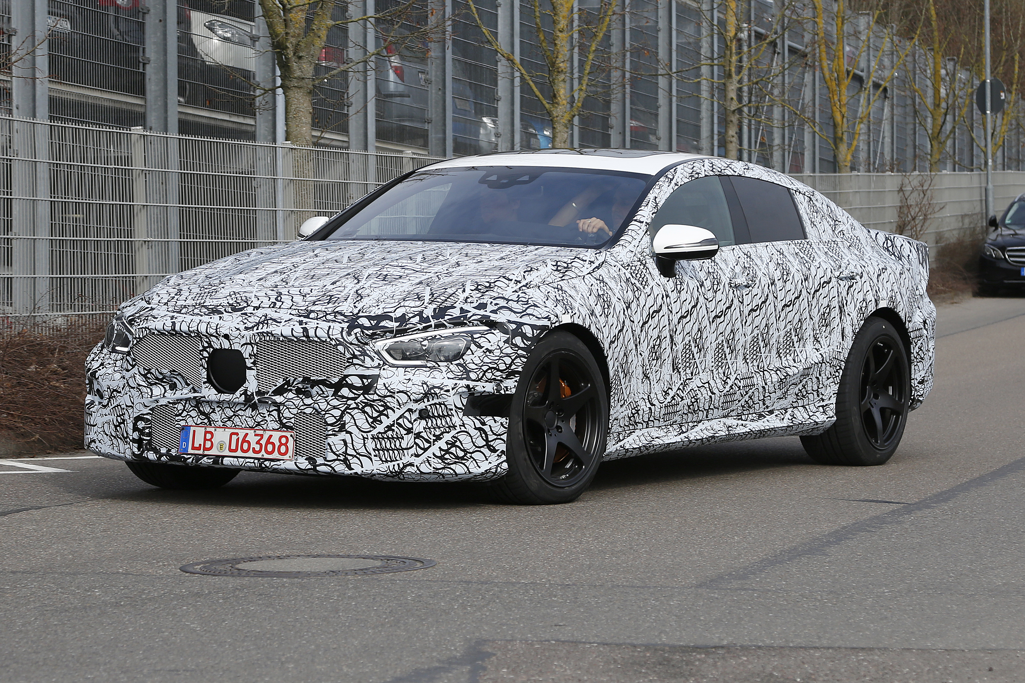 メルセデス AMG GT 4ドア クーペ/セダン
