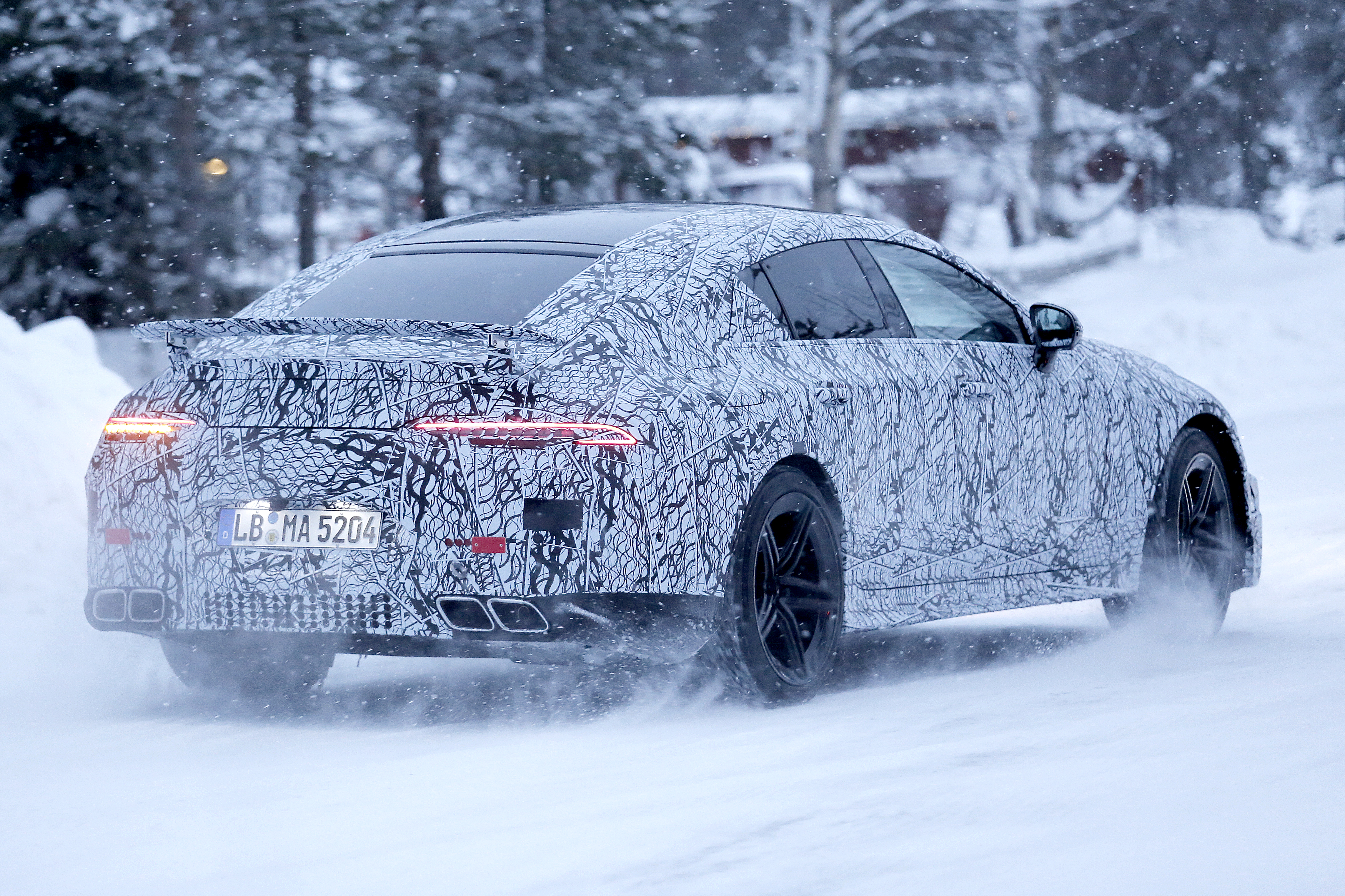 メルセデス AMG GT 4ドア クーペ