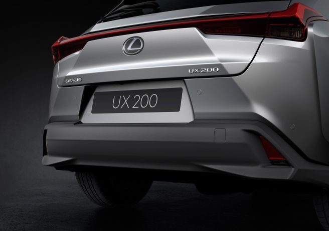 レクサス UX200