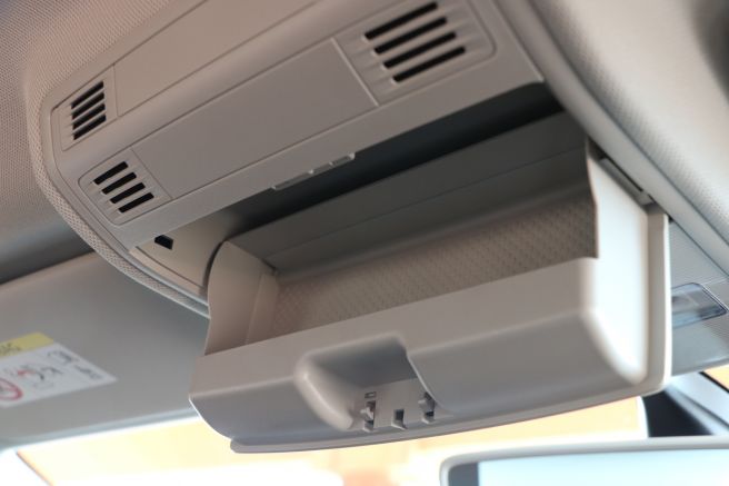 VW新型ポロの眼鏡収納
