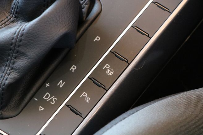 新型ポロのパーキングスイッチ