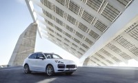 ポルシェ新型カイエン ハイブリッド発表!燃費・航続距離や発売日など最新情報