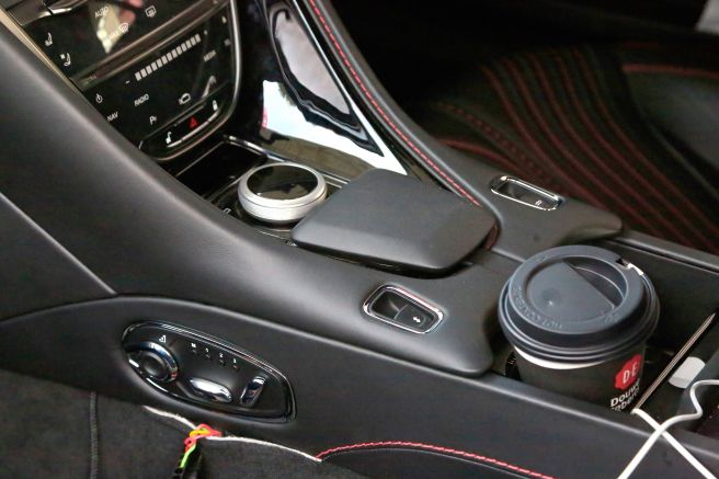 アストンマーチン 新型DBSスーパーレジェーラ ヴォランテ